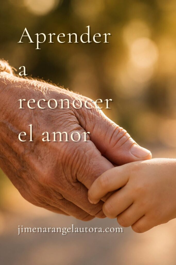 Pin de Pinterest del artículo "Aprender a reconocer el amor", ilustrado con una mano adulta sosteniendo la mano de un niño como símbolo del amor familiar y los vínculos que perduran.